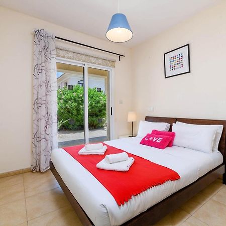 Blue Water Bay Villas Паралимни Экстерьер фото