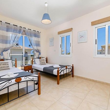 Blue Water Bay Villas Паралимни Экстерьер фото