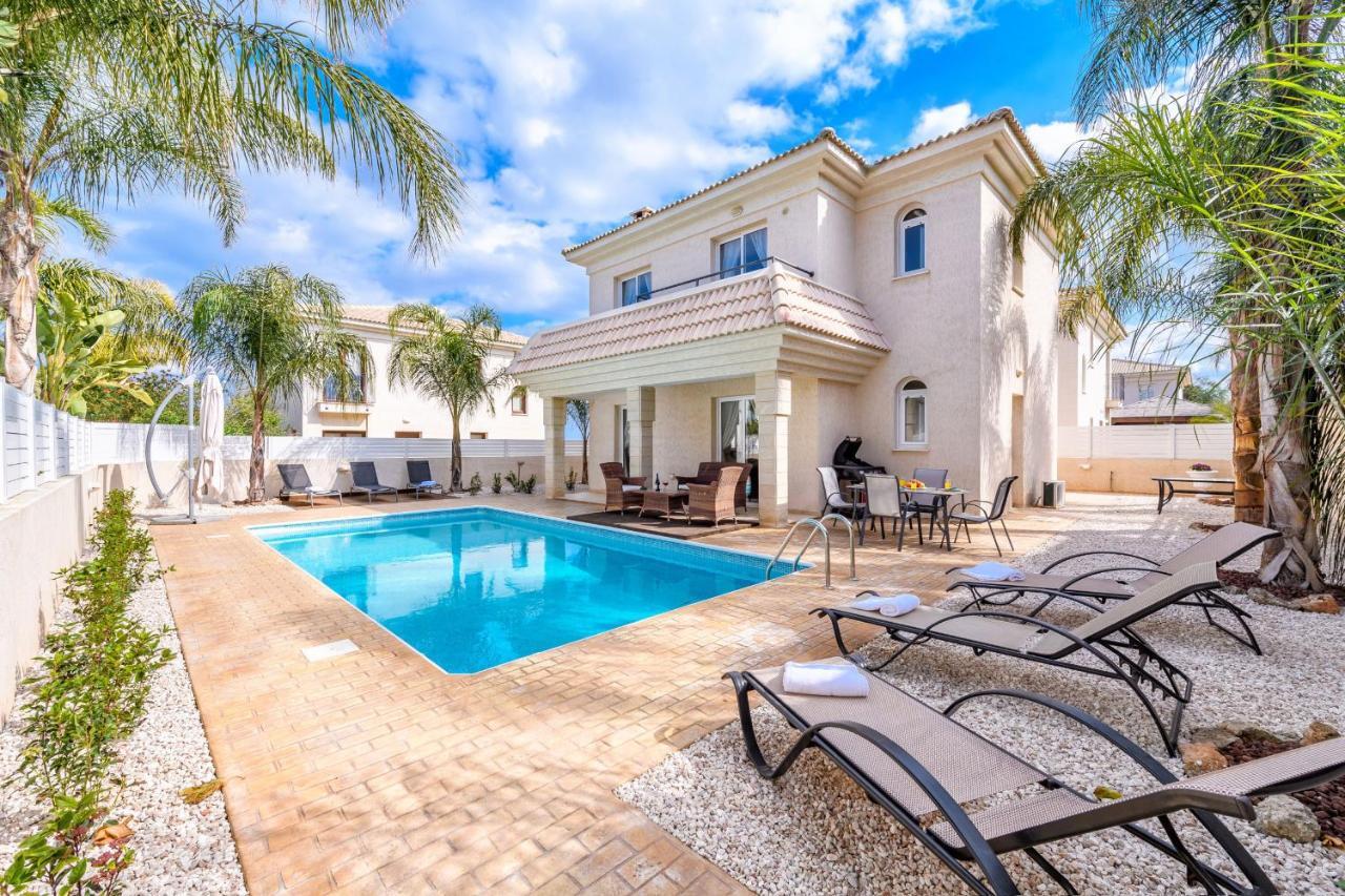 Blue Water Bay Villas Паралимни Экстерьер фото
