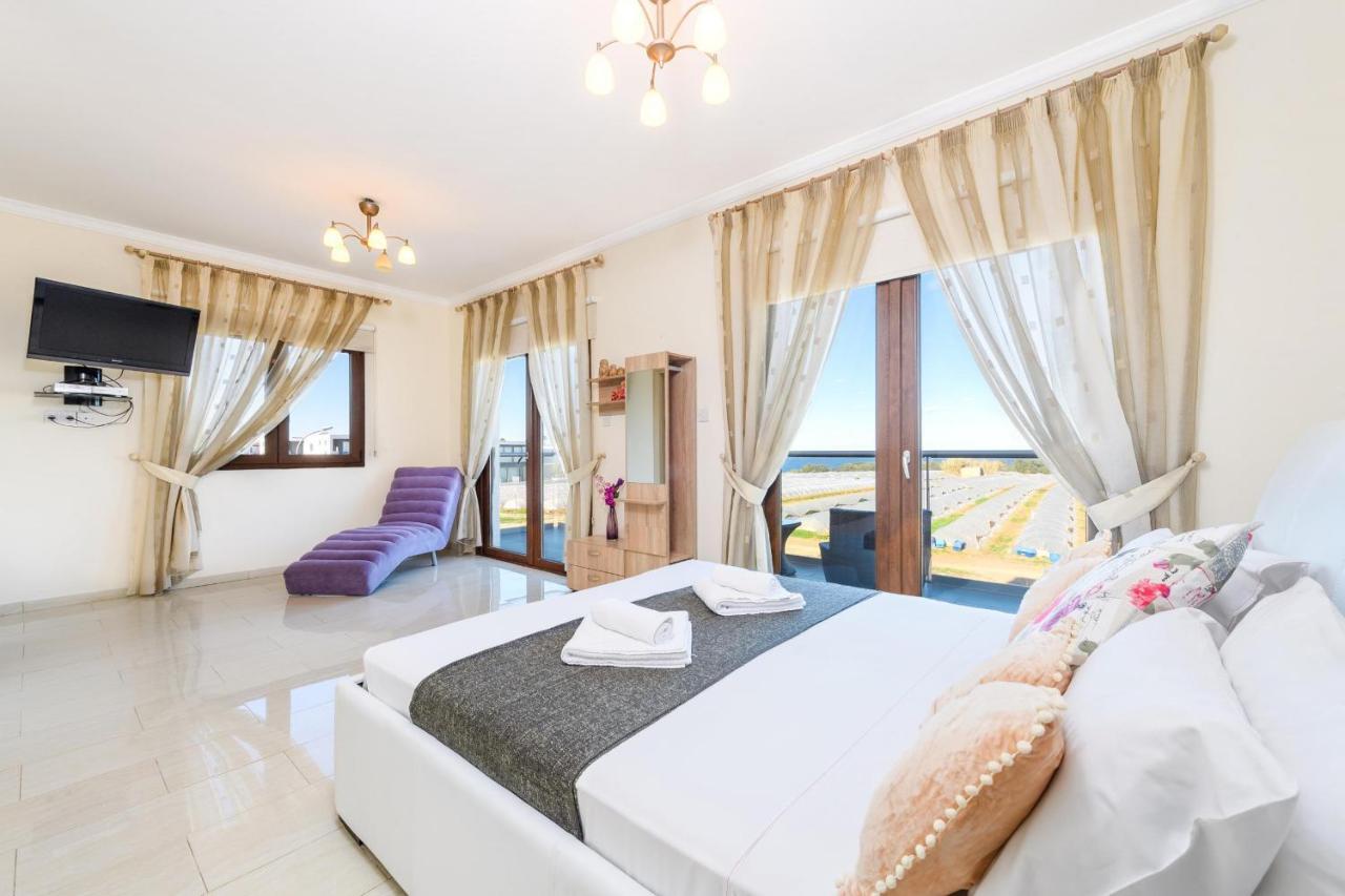 Blue Water Bay Villas Паралимни Экстерьер фото